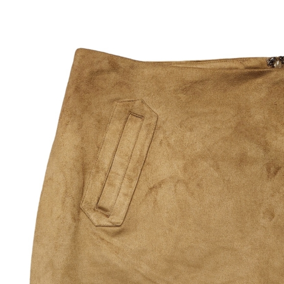 Reitmans Mini Suede Skirt with Zipper Enclosure at Back BNWT - Picture 3 of 5